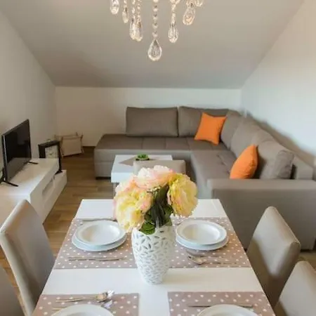 Ivana アパート トロギール